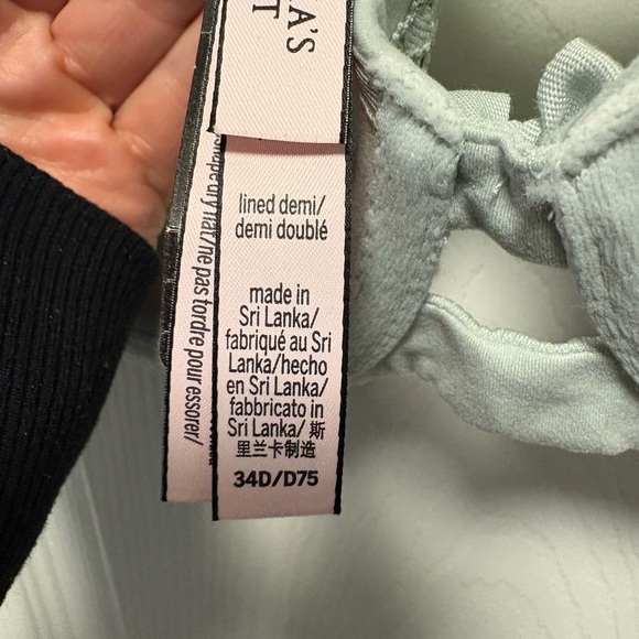 Victoria’s Secret Body by Victoria lined demi bra. Size 34D. NWT!! - Picture 10 of 10